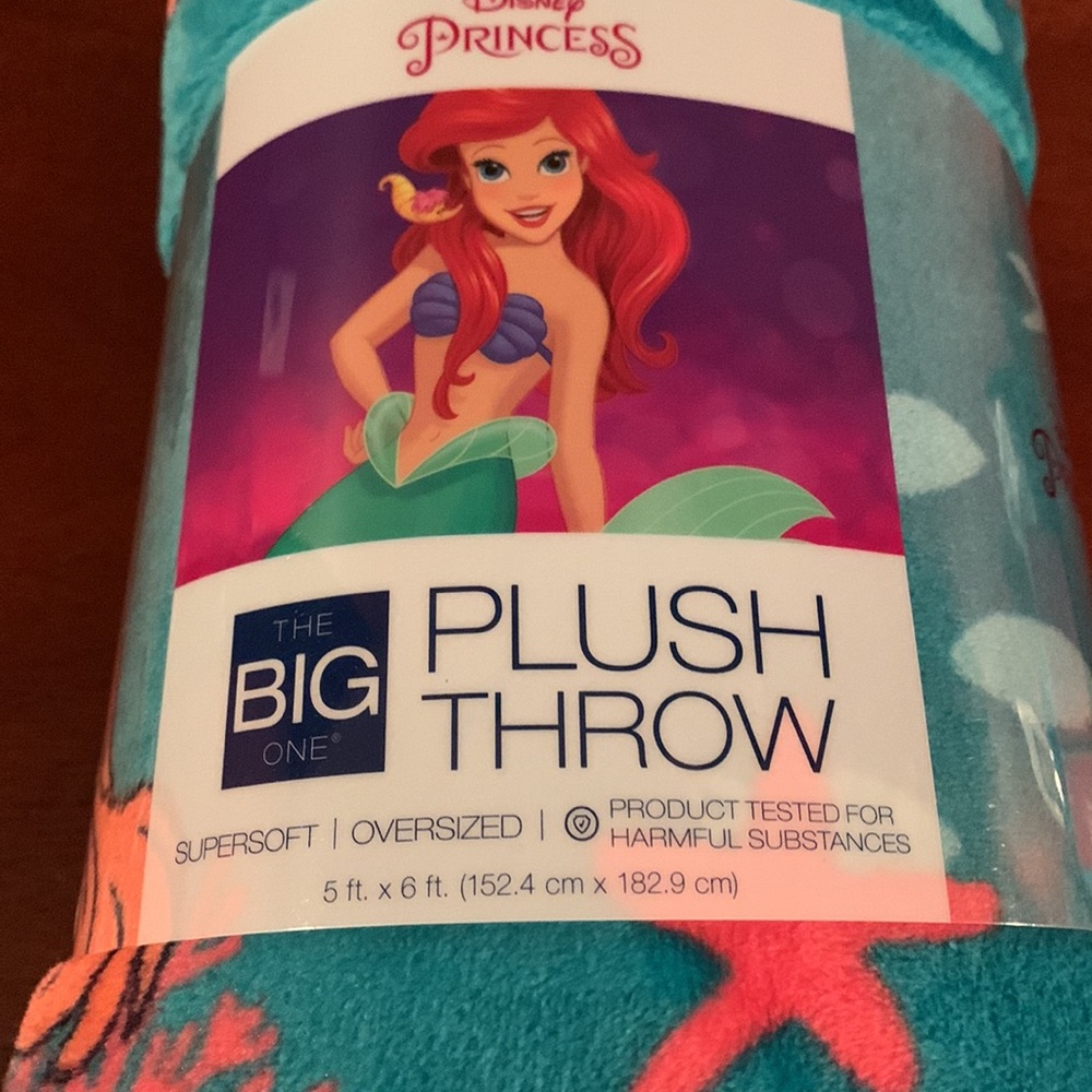 Disney’s little mermaid Ariel blanket - Picture 3 of 5